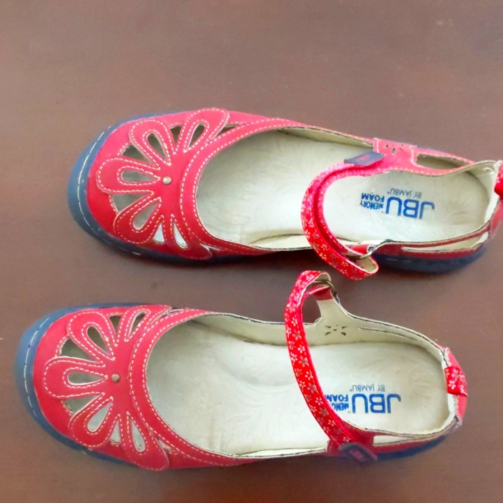 Women's shoes